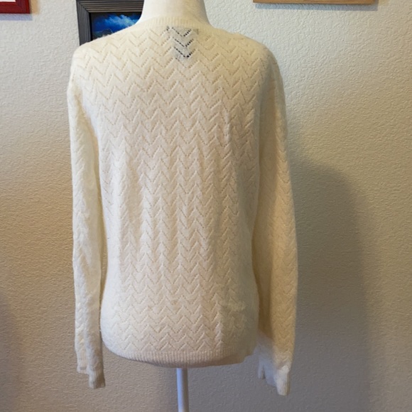 🤍❄️New York & Co Sweater - Picture 3 of 4